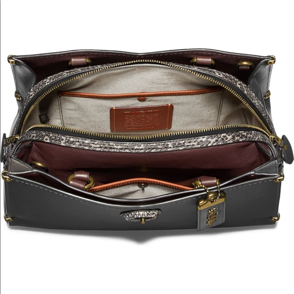 Authentic Coach speciality purse - Picture 2 of 7